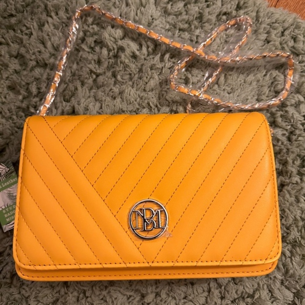 NWT BADGLEY MISCHKA Quilted Crossbody Purse Round Logo Chain Strap Yellow Metal
